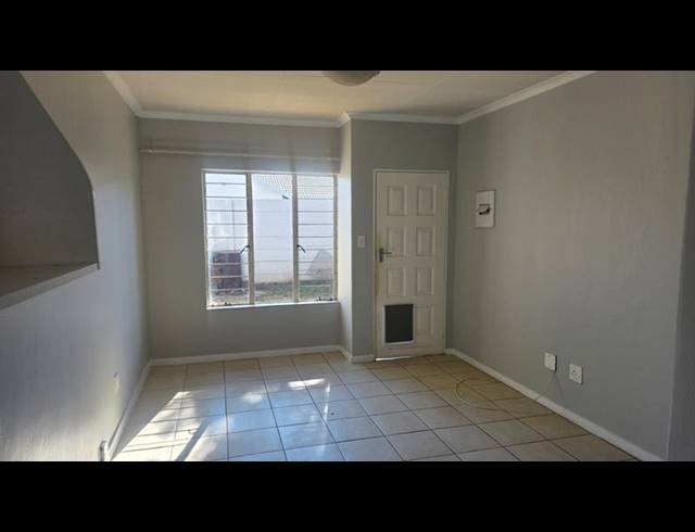 2 BEDROOM TOWNHOUSE FOR SALE IN ROOIHUISKRAAL NORTH